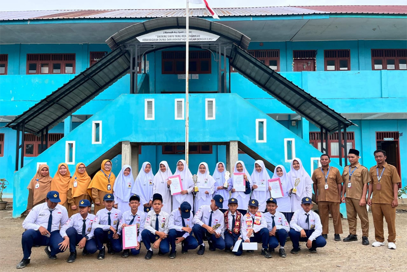 Siswa/wi SMP IT Darul Hasan P.Sidimpuan meraih juara berbagai lomba Jumbara I PMR - PMI se-Tabagsel di gelar di Kota Padangsidimpuan pada 24-25 Oktober 2025 lalu.
