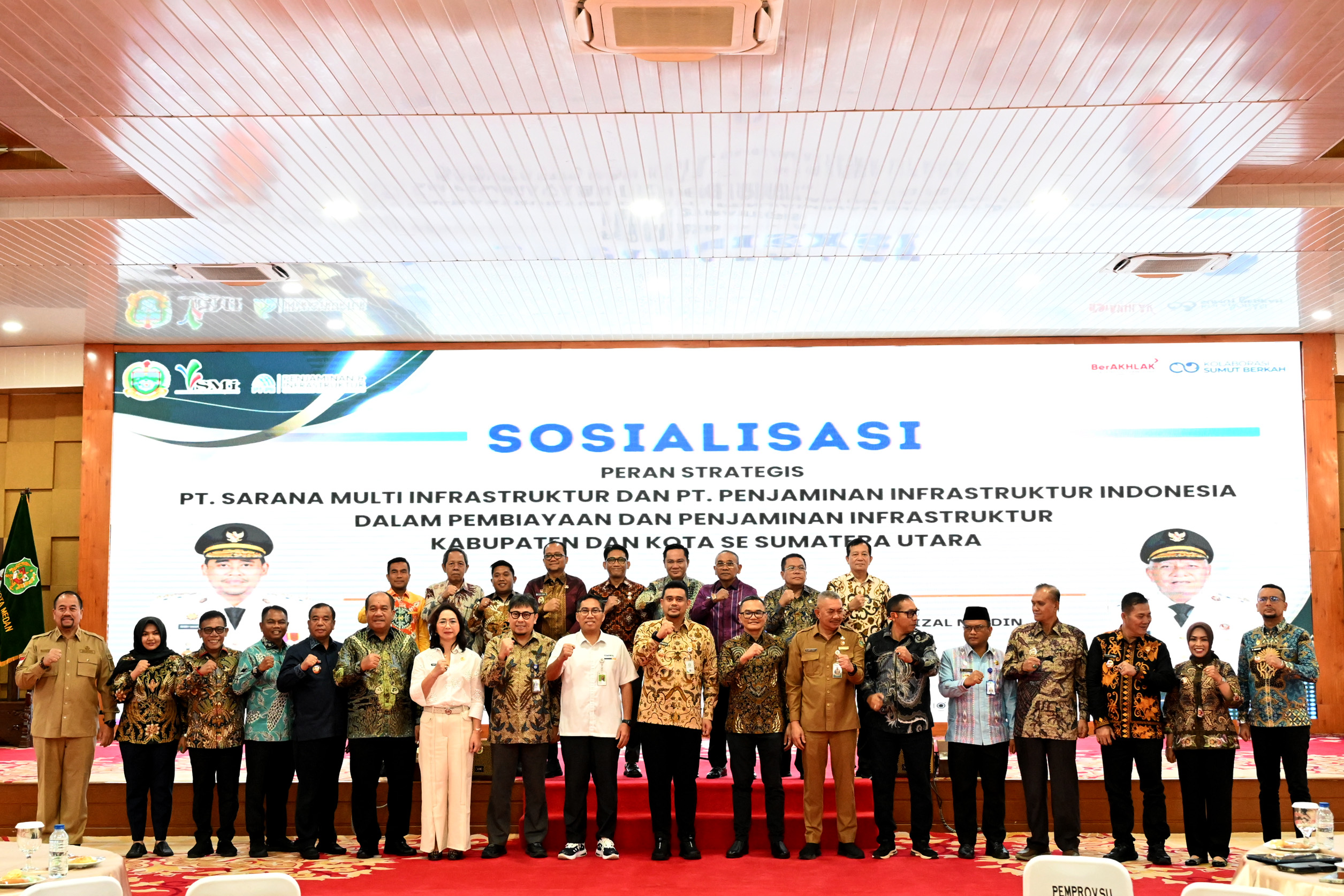 Gubernur Sumut Muhammad Bobby Afif Nasution bersama Pj Sekdaprov Sumut Sulaiman Harahap dan sejumlah OPD menghadiri Sosialisasi Pembiayaan dan Penjamin Infrastruktur Daerah di Aula Tengku Rizal Nurdin