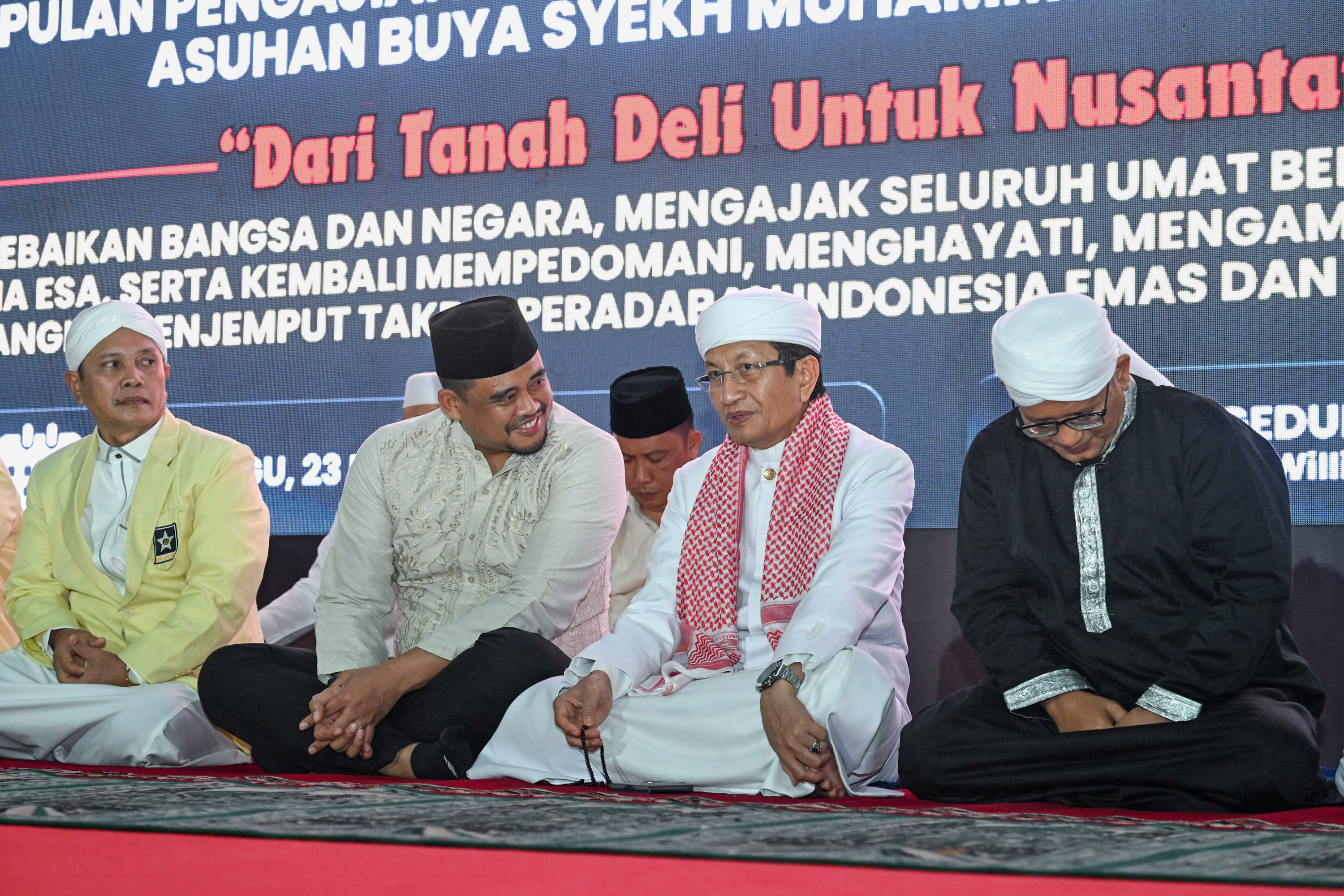 Gubernur Sumut, Bobby Nasution menghadiri Zikir Akbar Nasional yang diselenggarakan oleh PPITTNI di Gedung Serba Guna Pemprov Sumut.