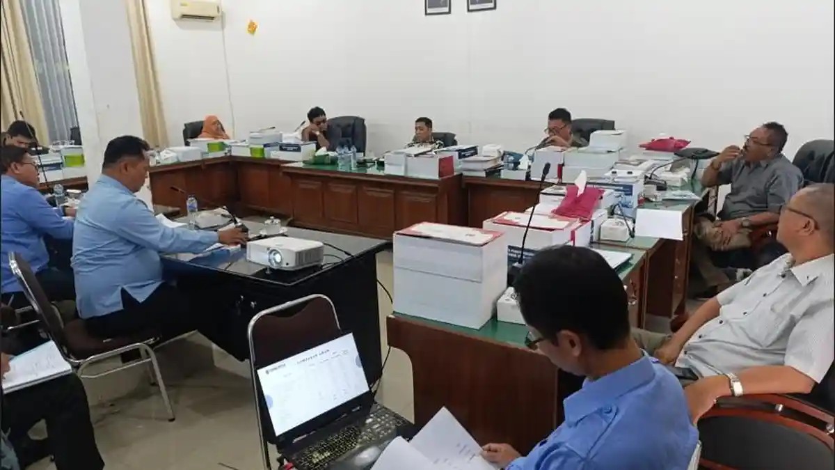 RDP Dirut Perumda Air Minum Tirta Uli bersama Komisi II DPRD Pematangsiantar membahas kebutuhan anggaran perbaikan jaringan air.