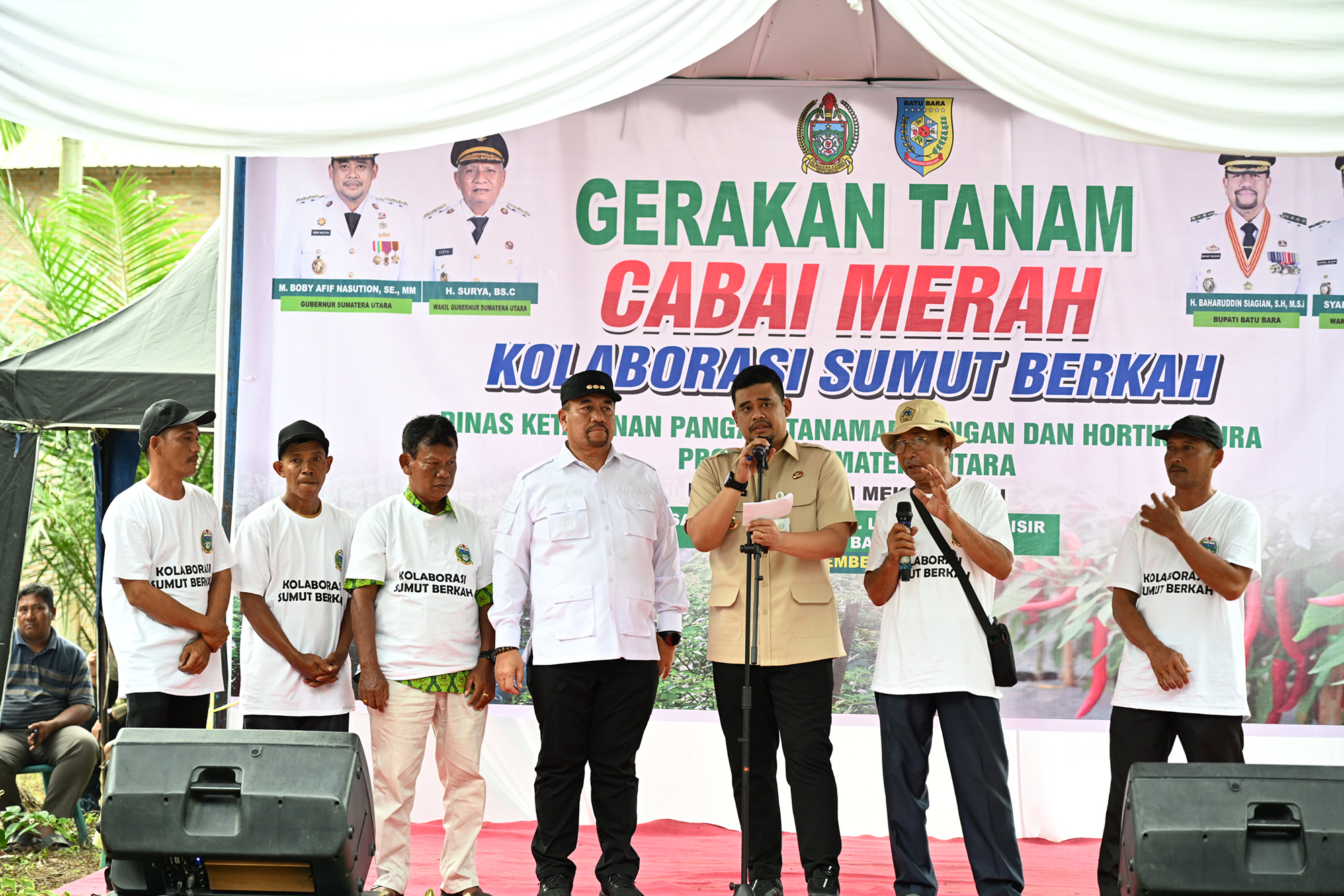Gubernur Sumatera Utara (Sumut) Muhammad Bobby Afif Nasution menghadiri kegiatan gerakan tanam cabai merah bersama Kelompok Tani Mekar Indah di Desa Bulan-bulan, Kecamatan Lima Puluh Pesisir, Kabupate
