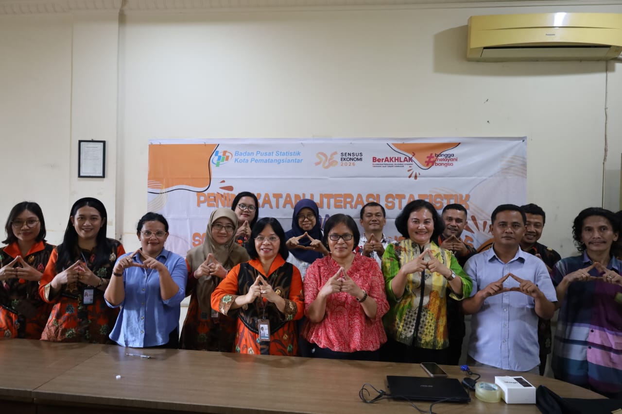 Foto bersama BPS Kota Pematangsiantar dan jajaran Metro Siantar usai sosialisasi Literasi Statistik dan Sensus Ekonomi 2026.