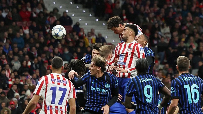 Jose Maria Gimenez merayakan gol penentu kemenangan Atletico Madrid ke gawang Inter Milan di menit 93.