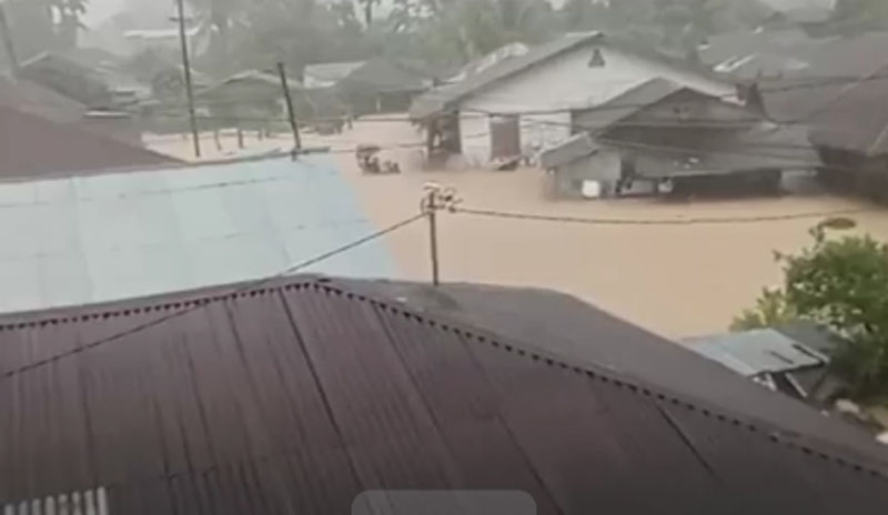 Kondisi banjir yang merendam rumah warga Tapanuli Tengah.