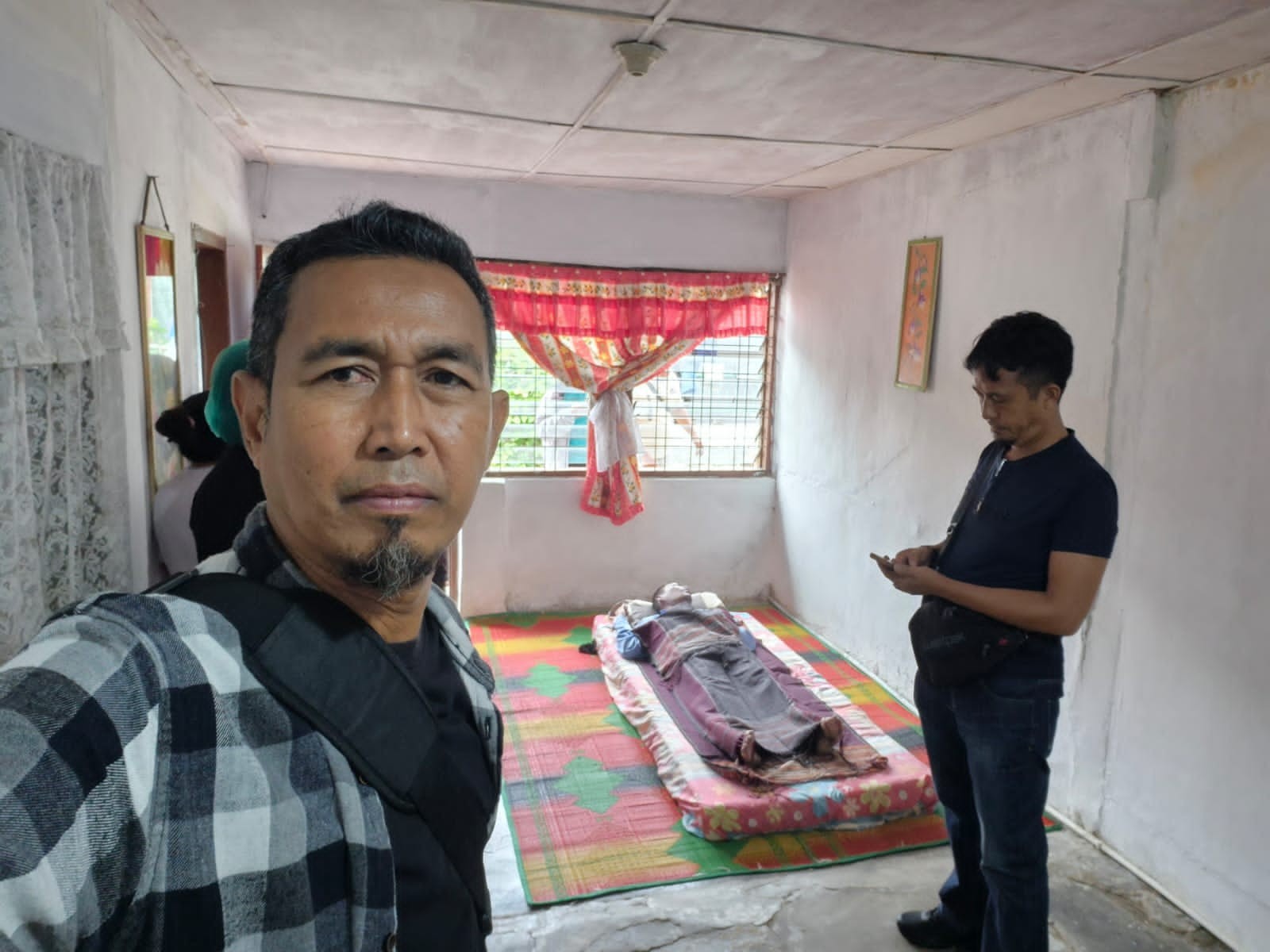 Jenazah Samzos Sinaga disemayamkan di rumah duka, Nagori Lestari Indah, Simalungun.