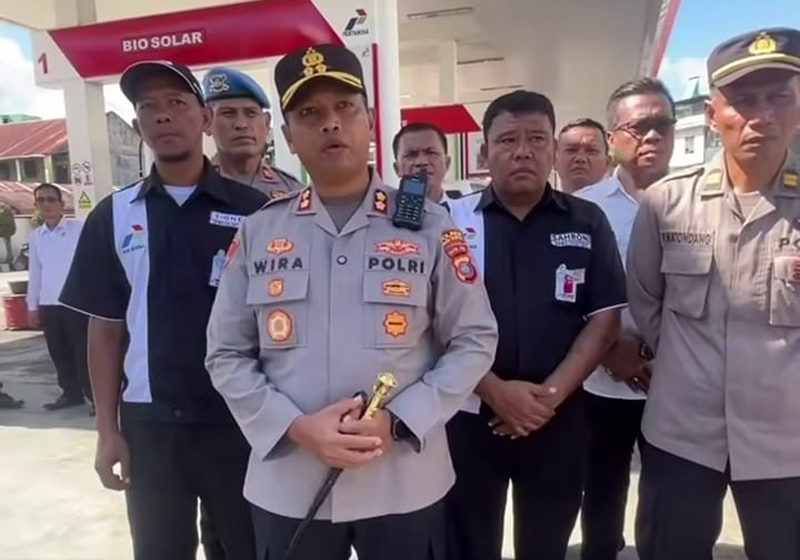 Kapolres Padangsidimpuan, AKBP Dr.Wira Prayatna bersama JPU pantau langsung di tujuh titik SPBU di Kota Padangsidimpuan.
