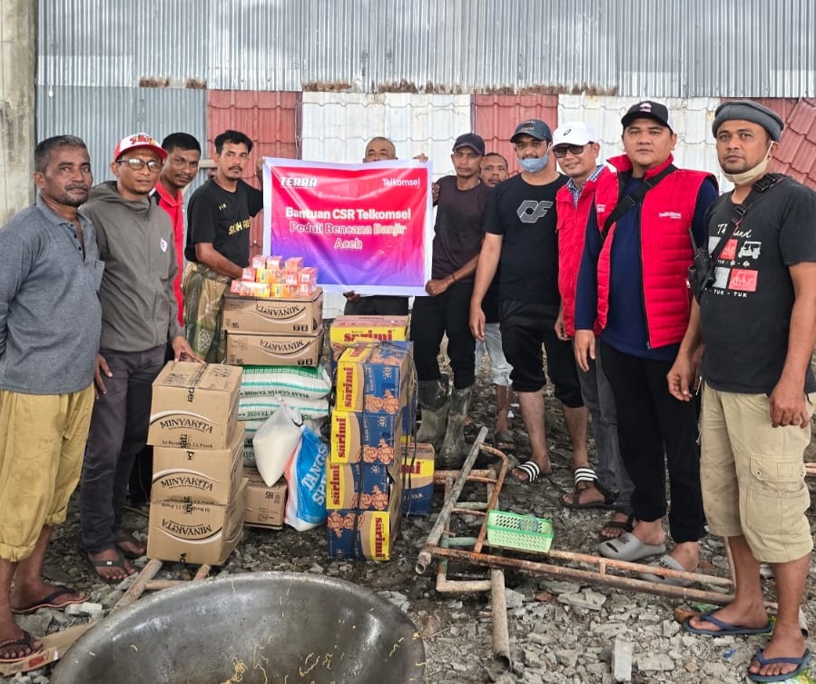 Telkomsel menyalurkan bantuan CSR berupa sembako dan air bersih bagi lebih dari 400 KK pengungsi di Aceh Singkil dan +1200 KK di posko tanggap bencana wilayah Pidie Jaya.