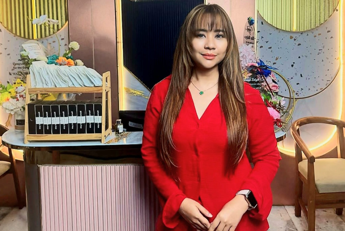 Chikita Meidy mengaku harus menyikat semua pekerjaan demi memenuhi kebutuhan setelah bercerai.