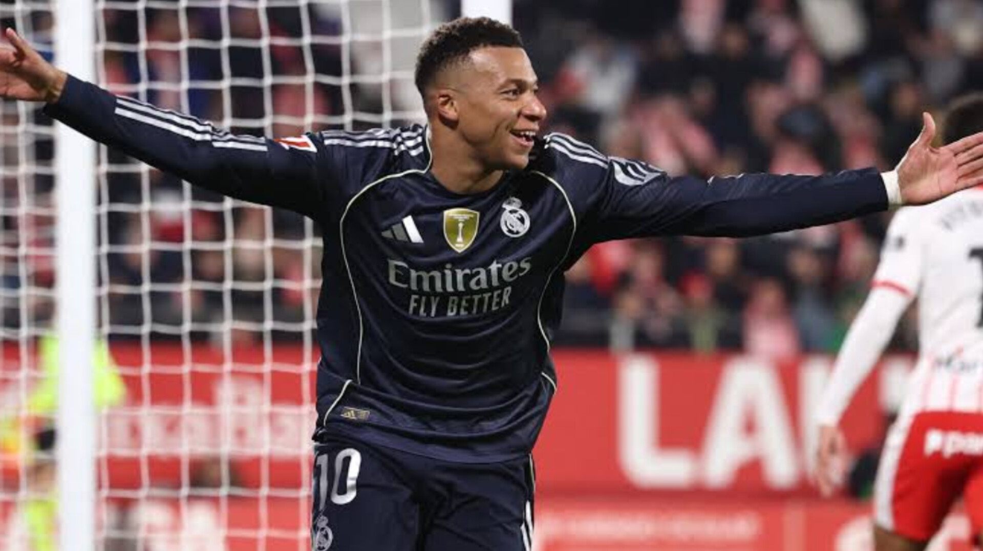 Kylian Mbapp&eacute; mengeksekusi penalti yang menyelamatkan Real Madrid dari kekalahan saat menghadapi Girona di Estadi Montilivi.