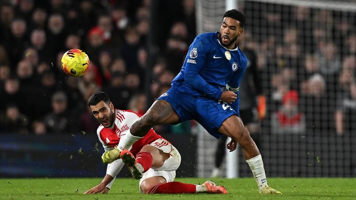 Pemain Chelsea mencetak gol yang membuka keunggulan sebelum Arsenal menyamakan kedudukan di Stamford Bridge.