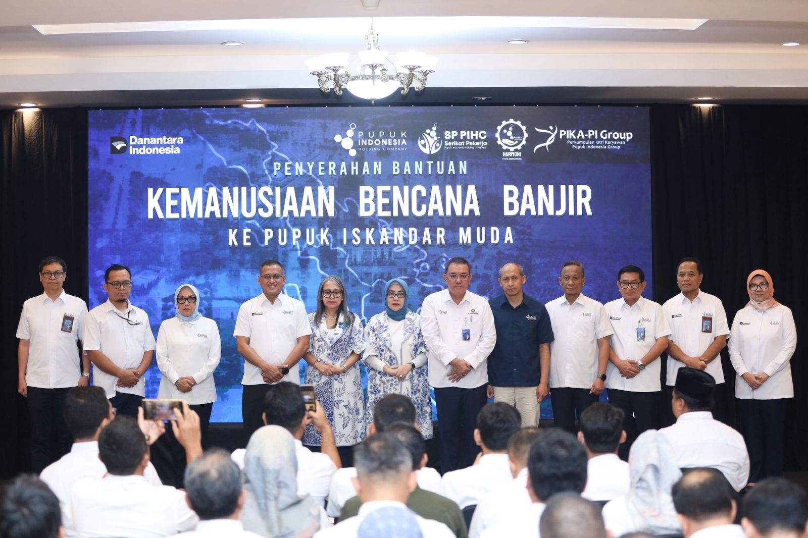 Direktur Utama Pupuk Indonesia Rahmad Pribadi memimpin pengiriman bantuan sembako, hygiene kit, dan perlengkapan sekolah ke Aceh, Sumut, dan Sumbar untuk korban banjir.