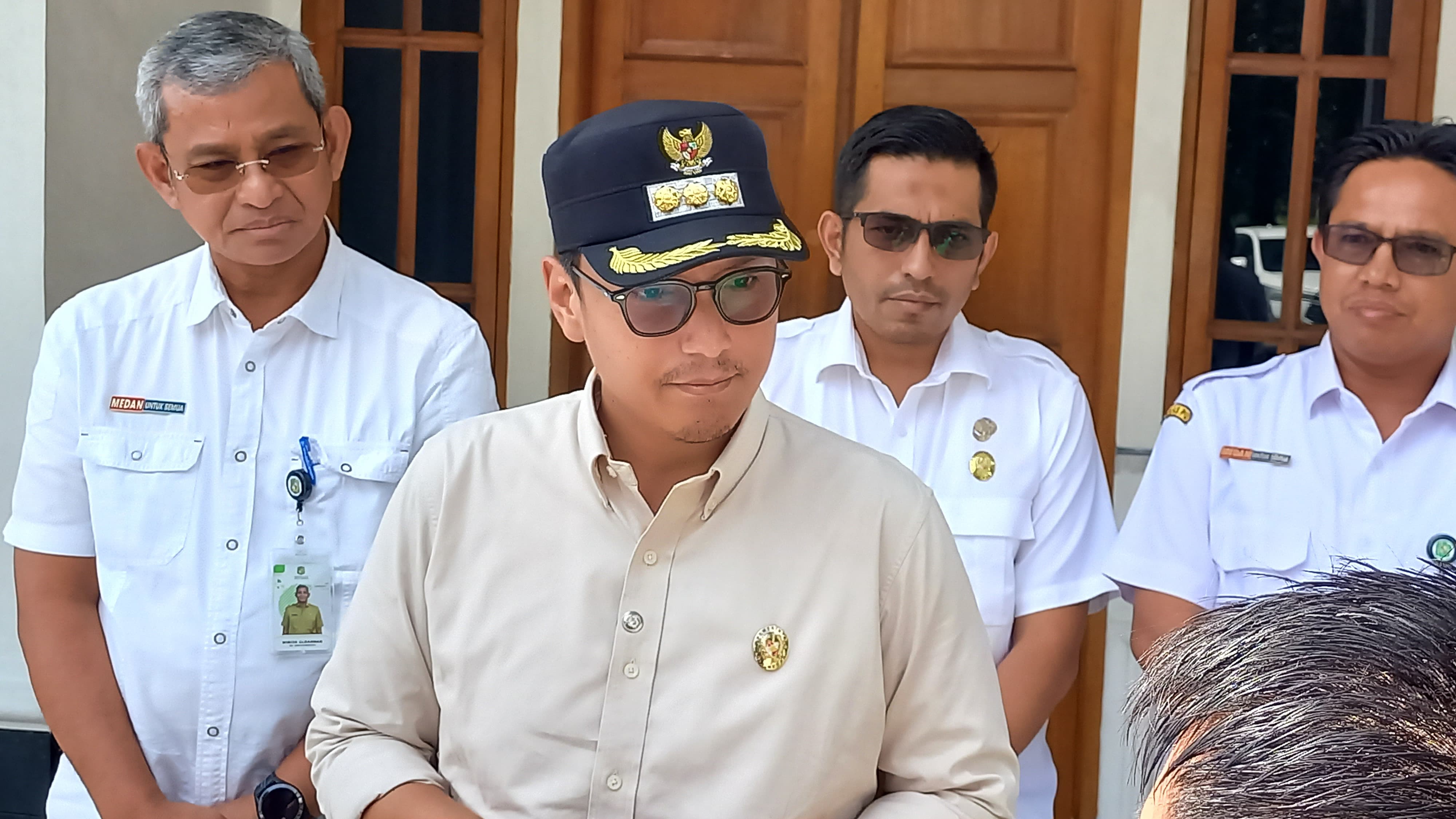 Wali Kota Medan Rico Tri Putra Bayu Waas memberikan keterangan terkait dana Bank Dunia untuk pengendalian banjir yang sepenuhnya dikelola BBWS.