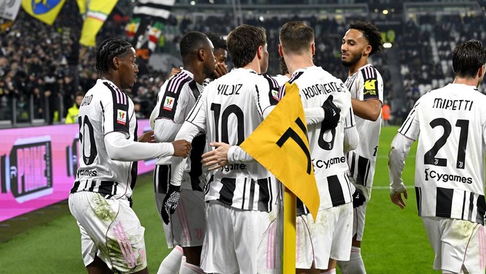 Para pemain Juventus merayakan gol ke gawang Udinese pada laga 16 besar Coppa Italia di Allianz Stadium.