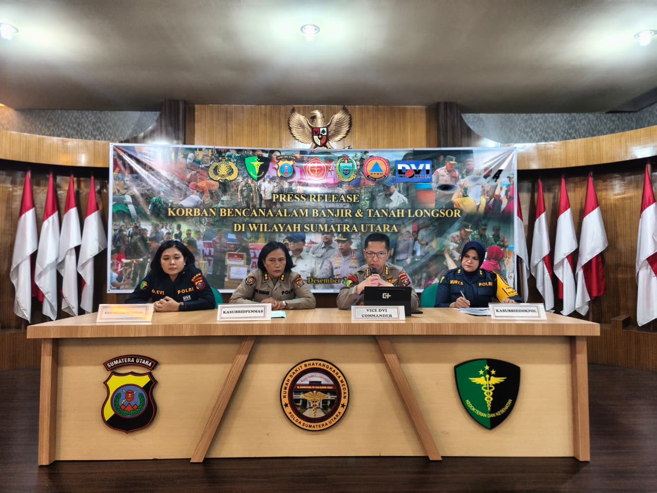 Personel DVI Polda Sumut melakukan identifikasi korban bencana di Sumatera Utara menggunakan metode ilmiah forensik.