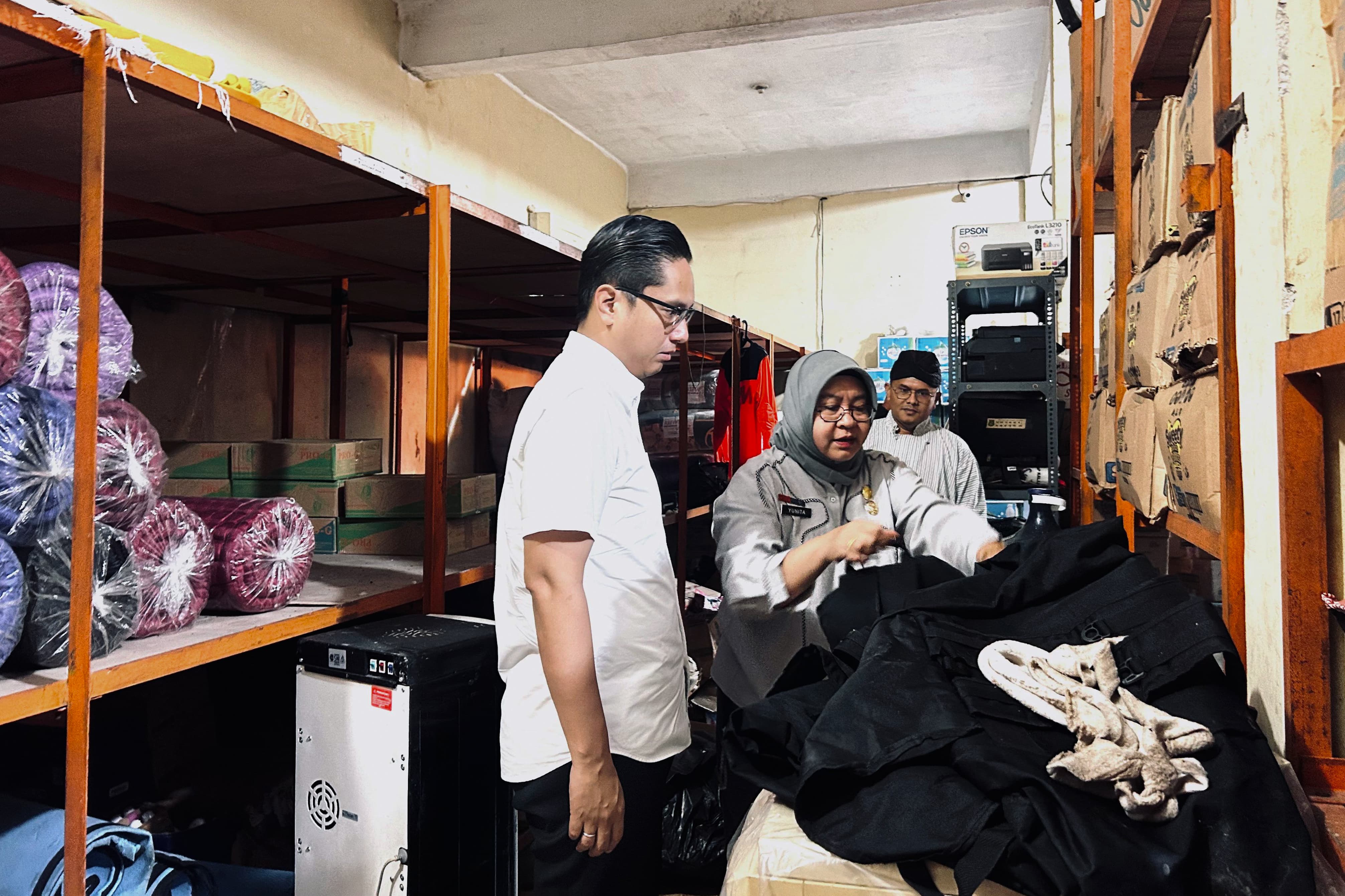 Wali Kota Medan Rico Waas meninjau Kantor BPBD Medan dan memerintahkan penguatan mitigasi banjir usai banjir besar 27 November 2025.