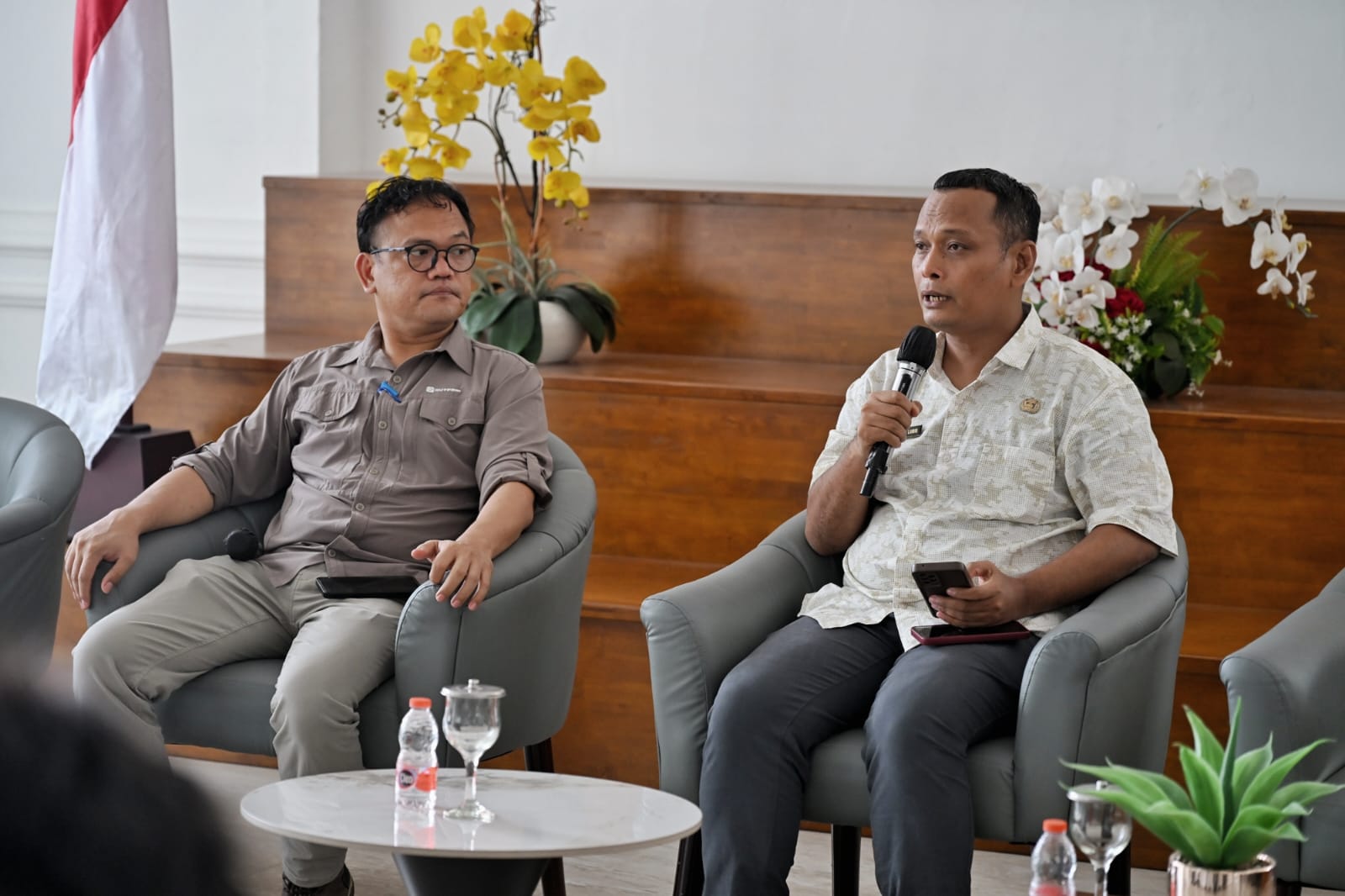 Konferensi pers Dinas Kesehatan Sumut membahas layanan kesehatan darurat bencana di Sumut, berlangsung di Lobby Dekranasda, Kantor Gubernur Sumut, Jumat (5/12/2025).