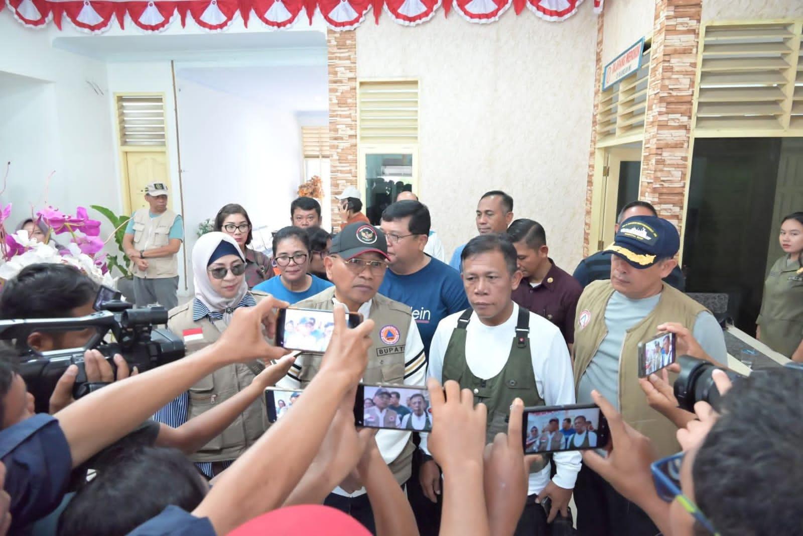 Bupati Tapteng, Masinton Pasaribu, mengimbau warga Barus agar tetap waspada dan segera mengungsi saat intensitas hujan tinggi.