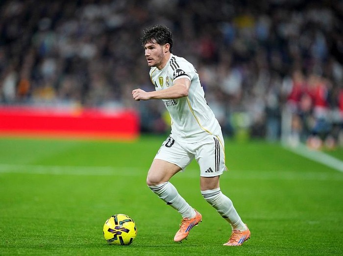 Fran Garcia mendapat dua kartu kuning dalam semenit saat Real Madrid kalah 0-2 dari Celta Vigo.