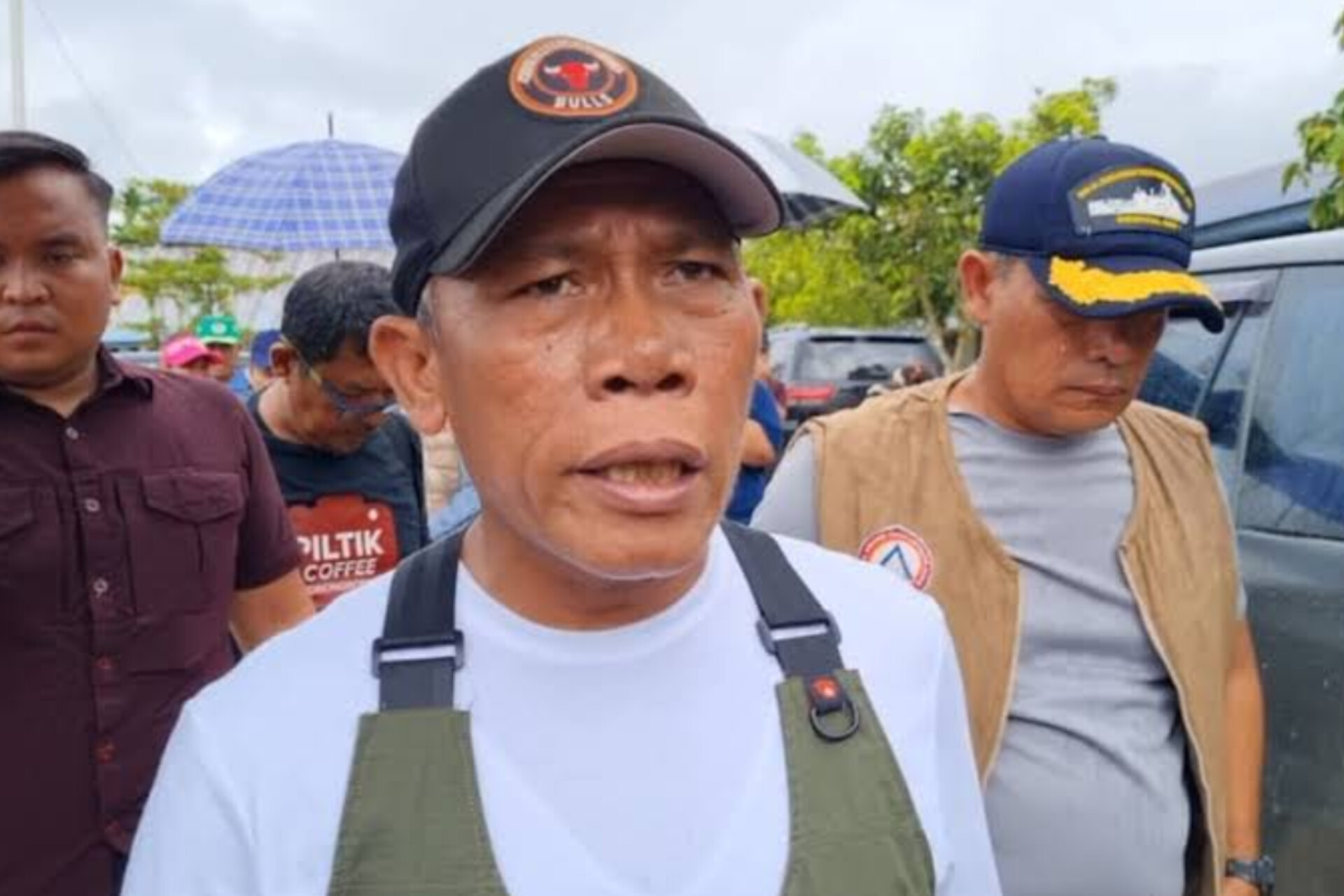 Bupati Tapteng, Masinton Pasaribu, saat menyampaikan keputusan perpanjangan masa tanggap darurat selama 14 hari ke depan.