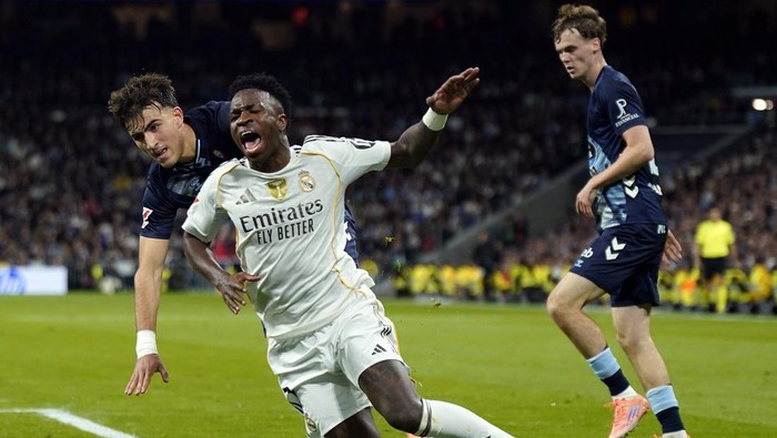 Pemain Real Madrid melawan Celta Vigo.