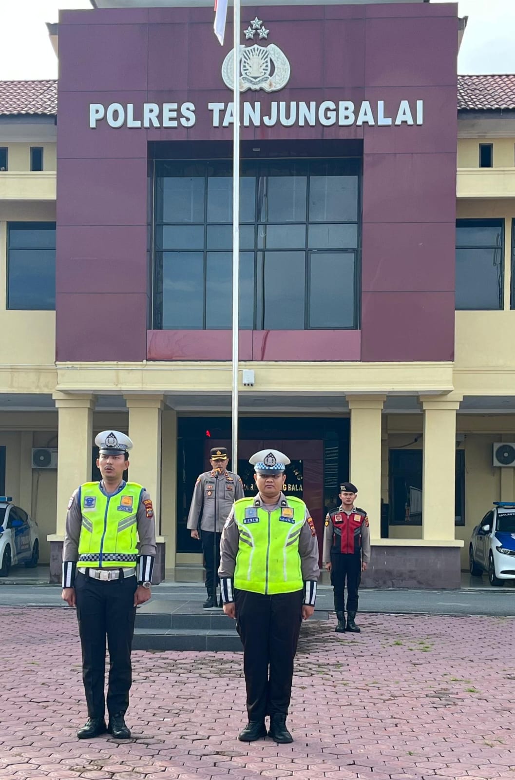 Wakapolres Tanjungbalai Kompol MP Pardede memimpin apel dan memberikan arahan pengamanan Operasi Lilin Toba 2025.