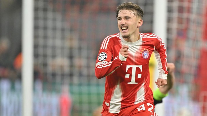 Lennart Karl merayakan gol bersejarahnya ke gawang Sporting CP yang memecahkan rekor Kylian Mbappe di Liga Champions.