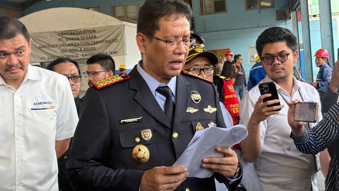 Menteri Keuangan Purbaya Yudhi Sadewa menegaskan ancaman keras kepada pegawai Bea Cukai agar segera memperbaiki kinerja.