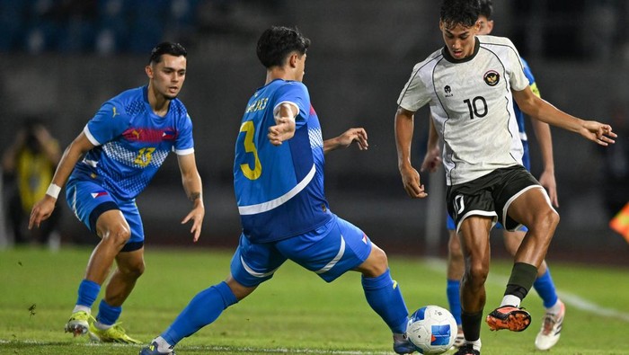 Para pemain Filipina merayakan gol kemenangan ke gawang Indonesia pada laga Grup C SEA Games 2025 di Chiang Mai.
