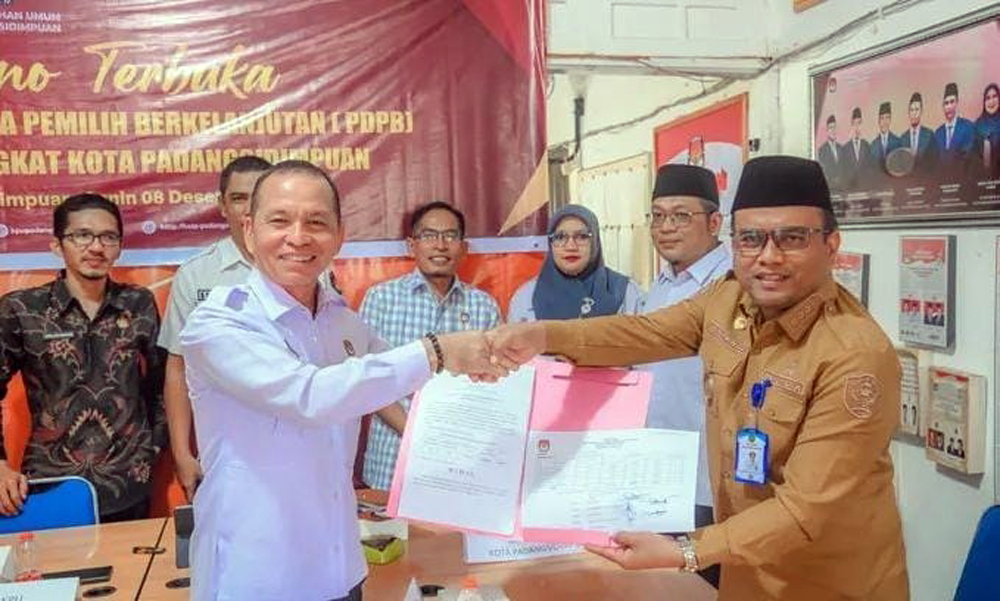 Wali Kota Letnan Dalimunthe menghadiri rapat pleno terbuka Rekapitulasi PDPB Triwulan IV Tahun 2025 di Aula Kantor KPU Kota Padangsidimpuan.