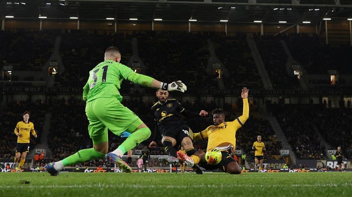 Skuad MU merayakan kemenangan besar atas Wolves yang menandai rekor tembakan terbanyak era Ruben Amorim.