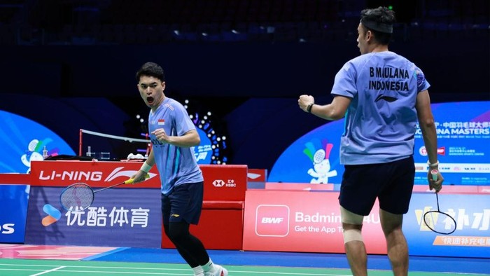 Skuad beregu putra Indonesia merayakan kemenangan atas Singapura di semifinal SEA Games 2025.