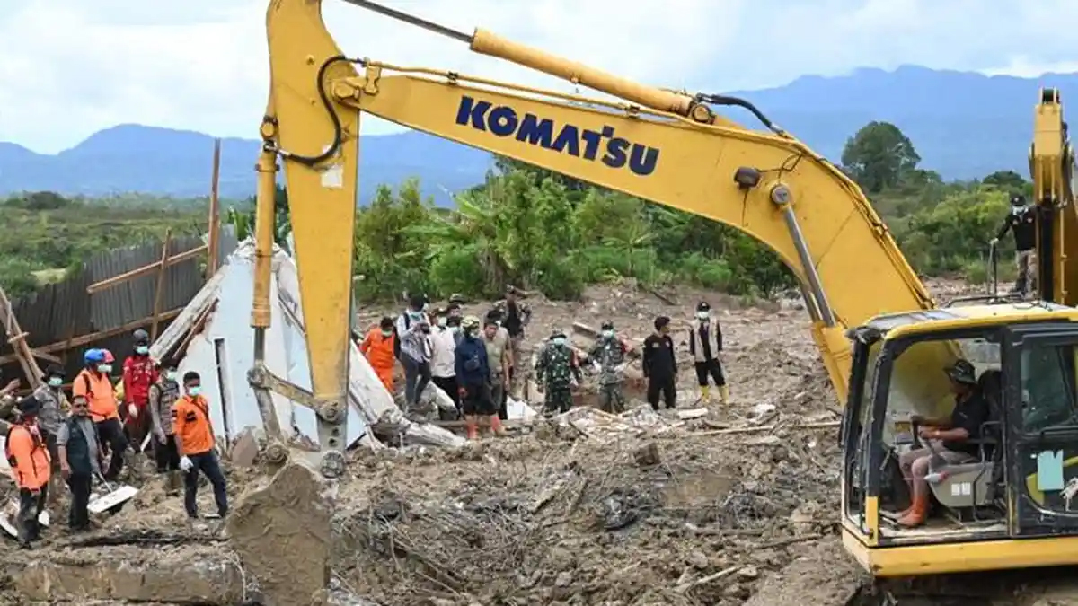 Tim SAR gabungan menyisir lokasi banjir dan longsor di Humbang Hasundutan dalam upaya pencarian korban dan pembukaan akses yang terputus.