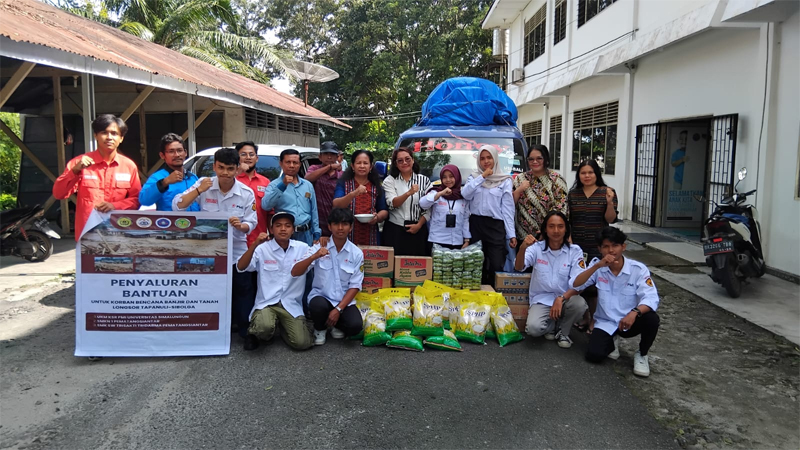 UKM KSR PMI Universitas Simalungun diberangkatkan membawa bantuan kemanusiaan untuk Tapteng dan Sibolga.