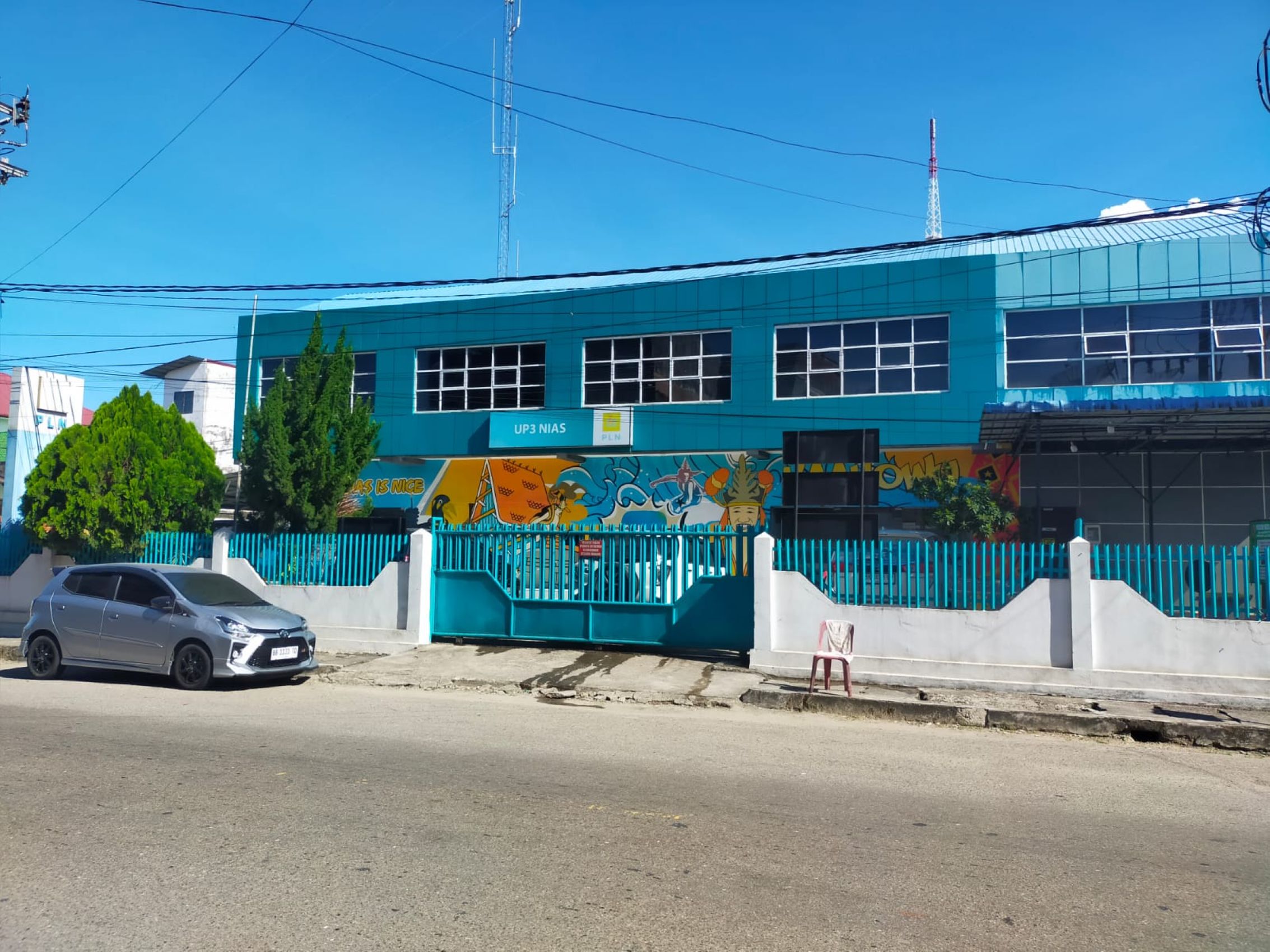 Kantor PT. PLN (Persero) UP3 Nias, Jalan Gomo Kelurahan Pasar Kota Gunungsitoli.
