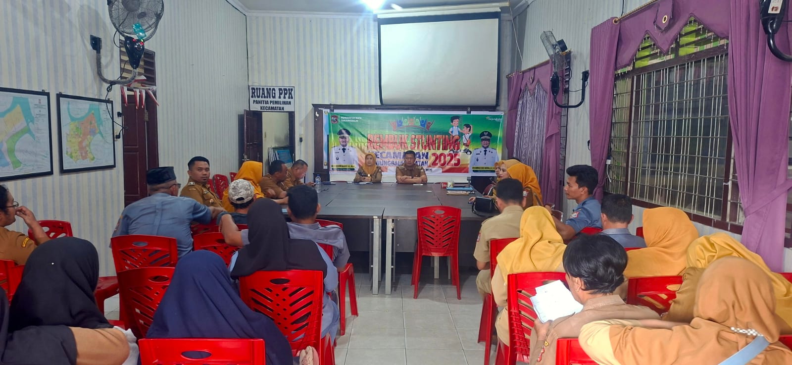 Peserta rembuk stunting Kecamatan Tanjung Balai Selatan mengikuti rapat koordinasi percepatan penurunan stunting.