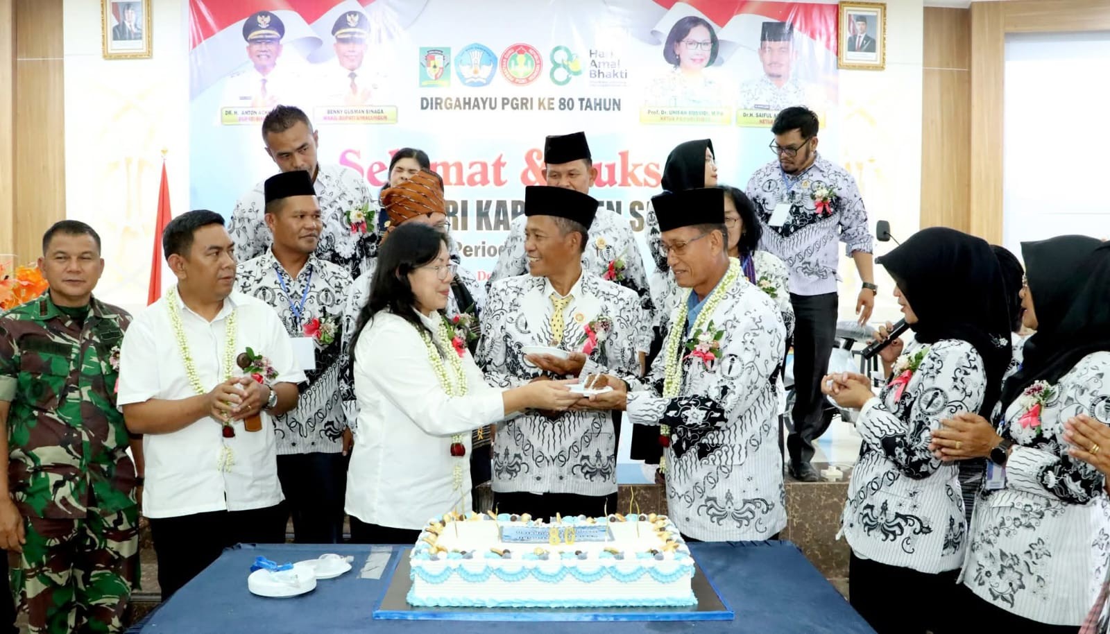 Peringatan HUT ke-80 PGRI di Kabupaten Simalungun diwarnai pengukuhan pengurus baru dan perayaan dengan lomba Porseni.