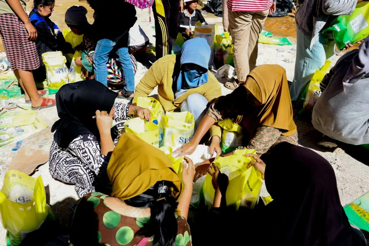 Menteri Pertanian Andi Amran Sulaiman memimpin koordinasi percepatan distribusi bantuan pangan bagi korban banjir dan longsor di Aceh, Sumut, dan Sumbar.