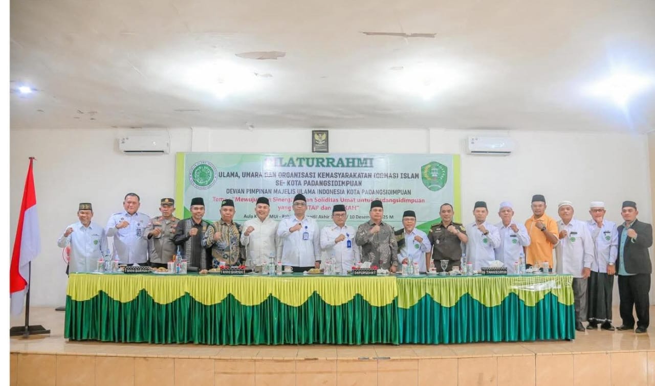 Wali Kota H. Letnan Dalimunthe dan Wakil Wali Kota H. Harry Pahlevi menghadiri Silaturahmi Ulama, Umara, dan Ormas Islam se-Kota Padangsidimpuan.