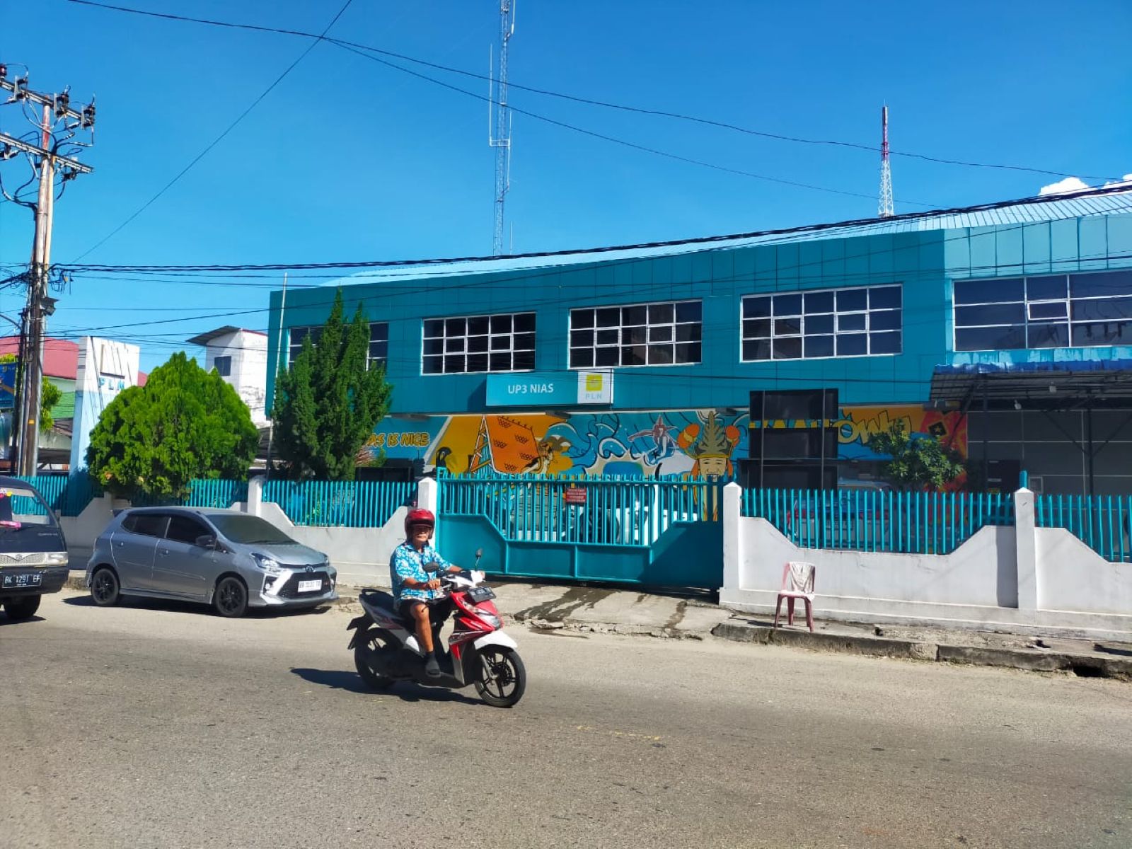Kantor PT PLN (Persero) UP3 Nias, di Jalan Gomo Kelurahan Pasar, Kota Gunungsitoli, Sumatera Utara.