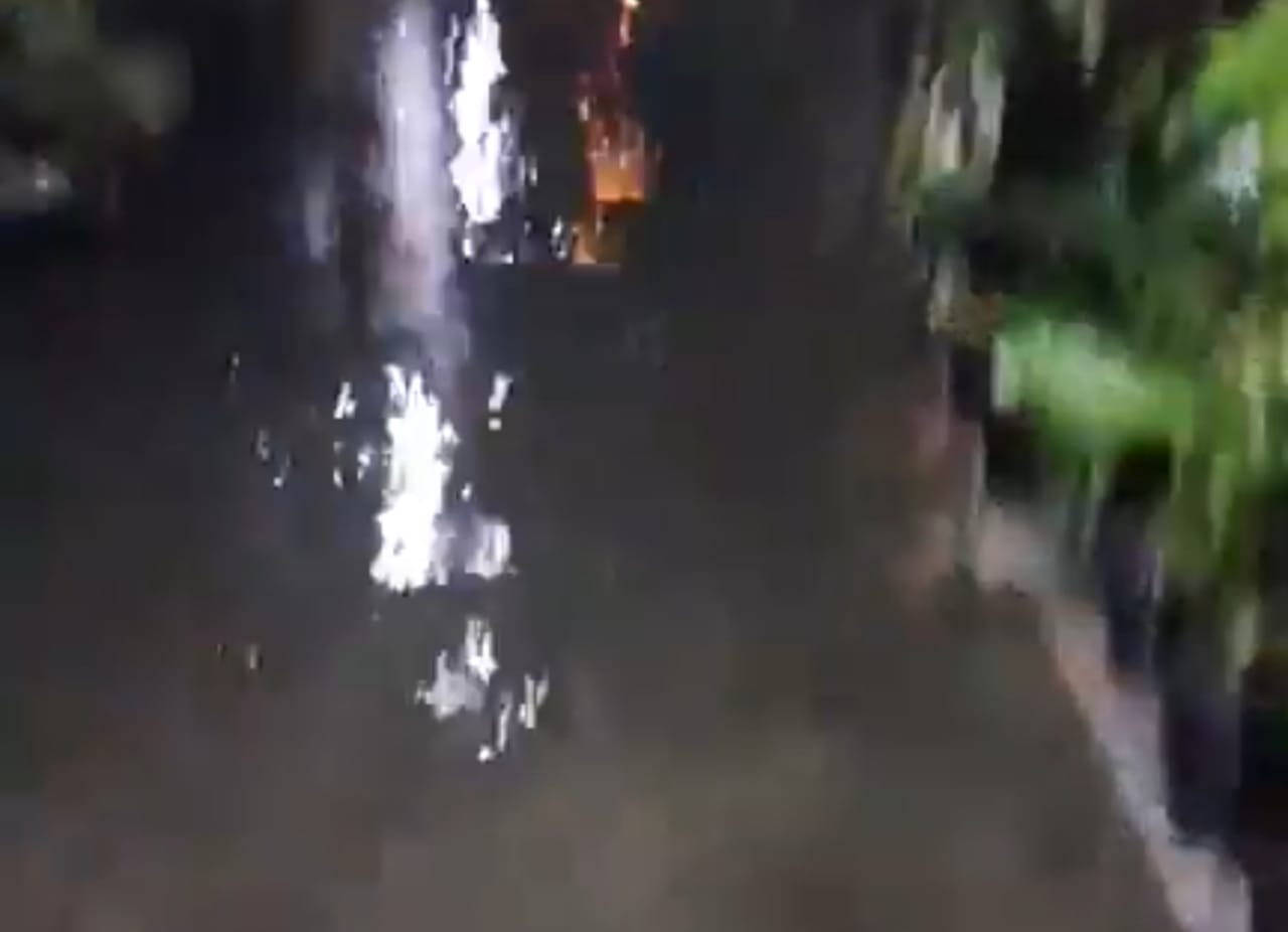 Air menggenangi Jalan Enggang 16, Kelurahan Kenangan, Kecamatan Percut Sei Tuan, Deli Serdang, akibat drainase yang tidak berfungsi maksimal.