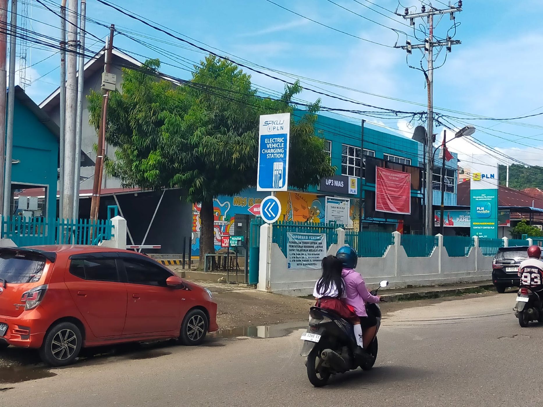 Kantor PT PLN (Persero) UP3 Nias, Jalan Gomo Kelurahan Pasar, Kota Gunungsitoli, Sumatera Utara.