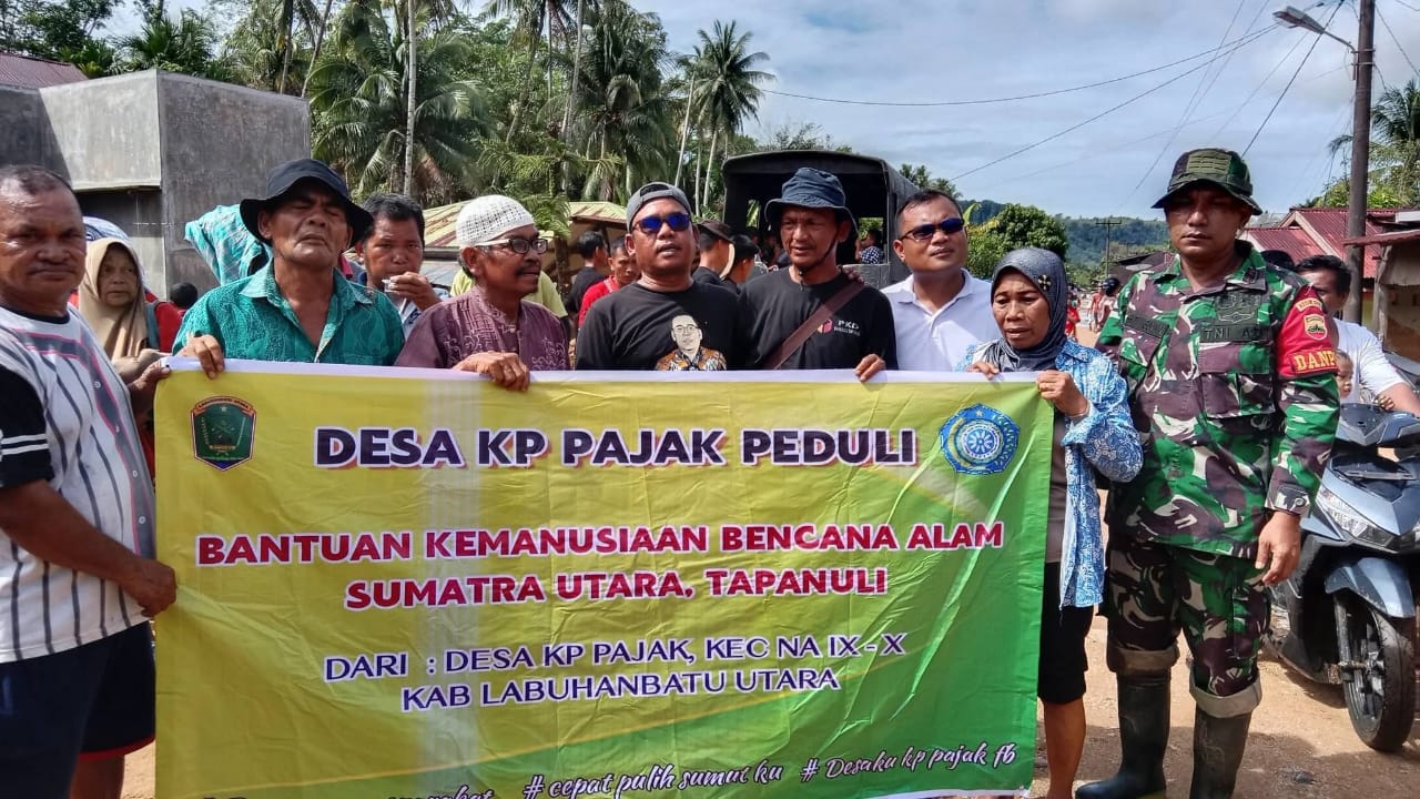 Bantuan kemanusiaan dari Desa Kampung Pajak, Kabupaten Labuhanbatu Utara, diserahkan langsung kepada warga terdampak banjir dan longsor di Kabupaten Tapanuli Utara.