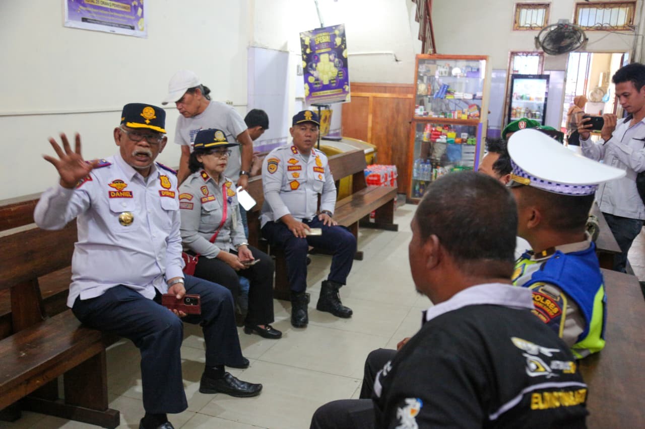 Dishub Kota Pematangsiantar melakukan sosialisasi larangan bus masuk inti kota kepada sejumlah perusahaan otobus.