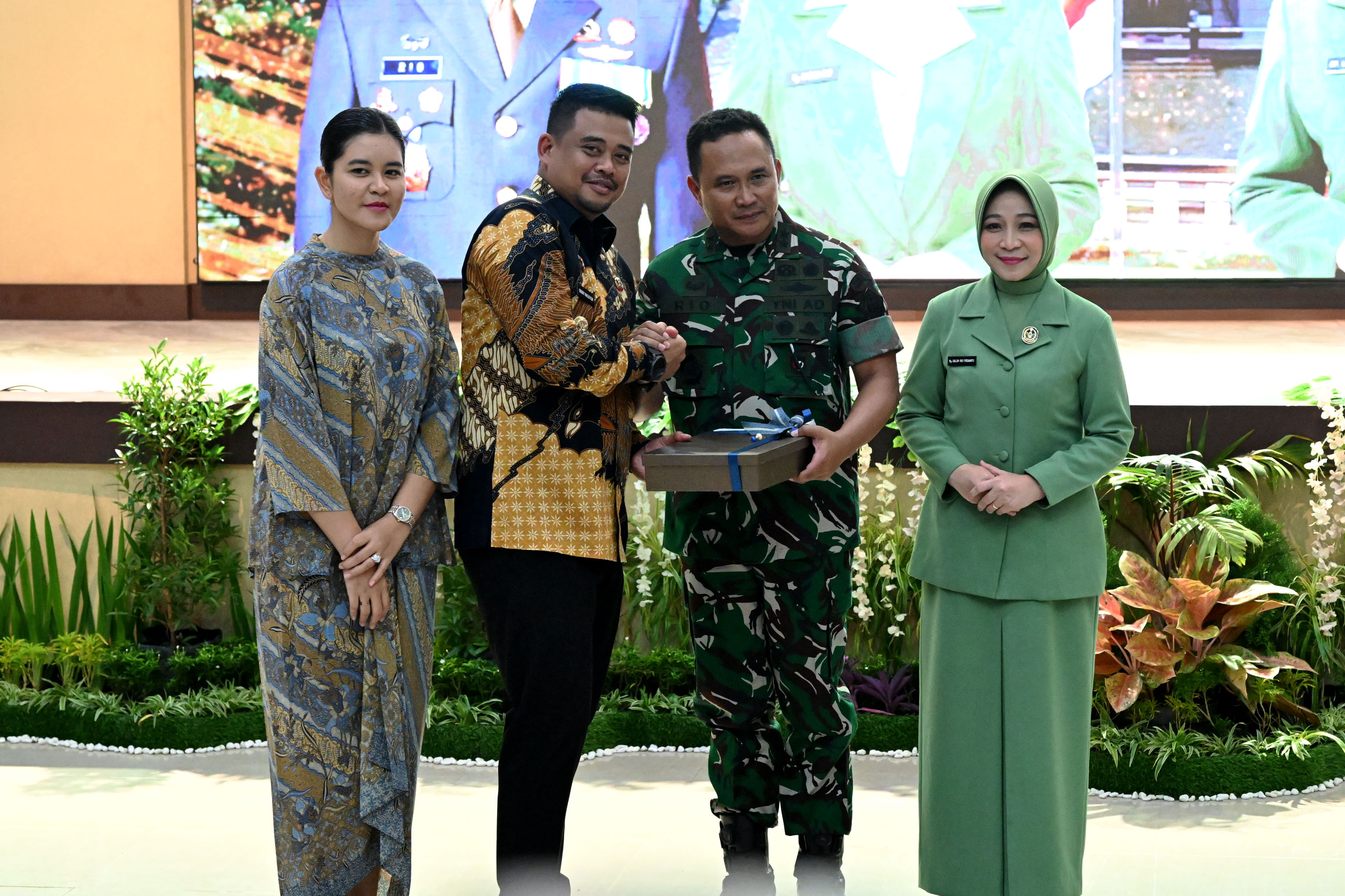Gubernur Sumatera Utara Bobby Nasution bersama Wakil Gubernur Surya dan jajaran Forkopimda menghadiri lepas sambut Pangdam I/Bukit Barisan di Balai Prajurit Kodam I/BB, Medan.