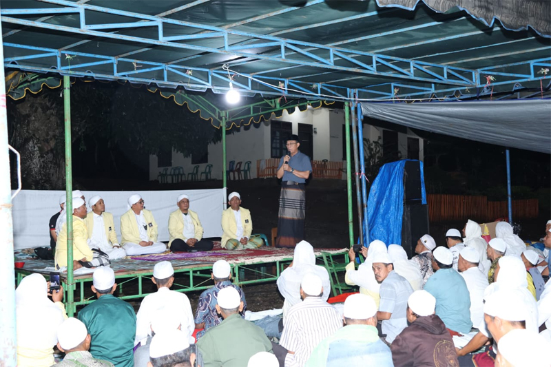 Bupati Tapsel H. Gus Irawan Pasaribu kunjungi warga terdampak bencana dan hadiri pelaksanaan baiat massal terhadap 128 jamaah dipimpin langsung pengasuh tertinggi PPITTNI, Buya Syekh Muhammad Ali Idri
