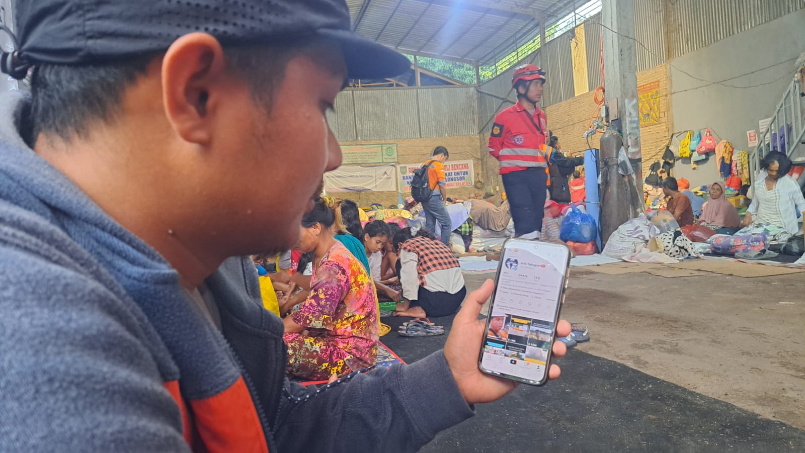 Amru, update informasi melalui akun Info_Tabagsel dari Posko Pengungsian di Desa Batuhula, Kecamatan Batangtoru, Kabupaten Tapsel, Senin (15/12/2025)