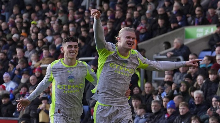 Erling Haaland merayakan golnya ke gawang Crystal Palace pada laga Liga Inggris di Selhurst Park.