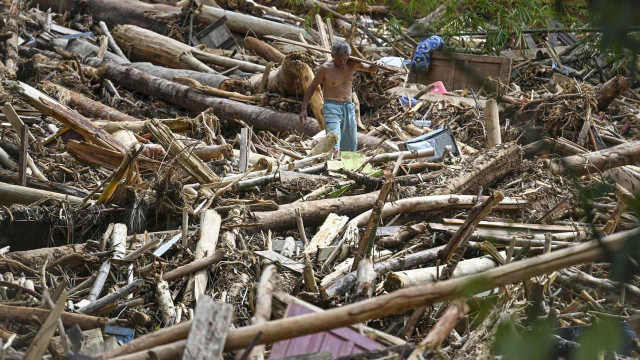 Direktur Tindak Pidana Tertentu Bareskrim Polri Brigjen Pol Mohammad Irhamni memberikan keterangan terkait penyidikan kasus kayu gelondongan yang terbawa banjir di wilayah Tapanuli.