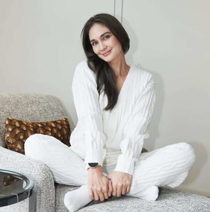 Luna Maya mengumumkan hiatus dari film horor mulai 2026, fokus mengembangkan bisnis dan proyek pribadi, sambil membuka peluang kembali untuk proyek spesial.
