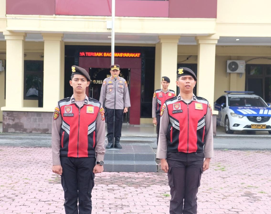 Wakapolres Tanjungbalai Kompol MP Pardede, SH memimpin apel pagi sekaligus memberikan arahan kesiapan pengamanan Natal 2025 dan Tahun Baru 2026 di Mapolres Tanjungbalai.